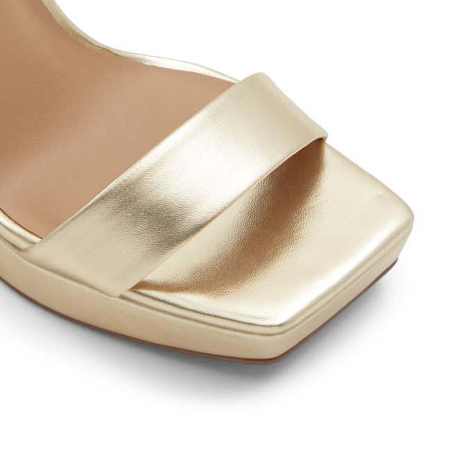 Dreaming Women's Gold Block Heel Sandals image number 5