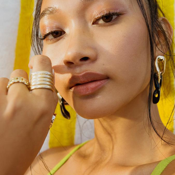 Galare Women's Black On Gold Pierced Earring image number 1