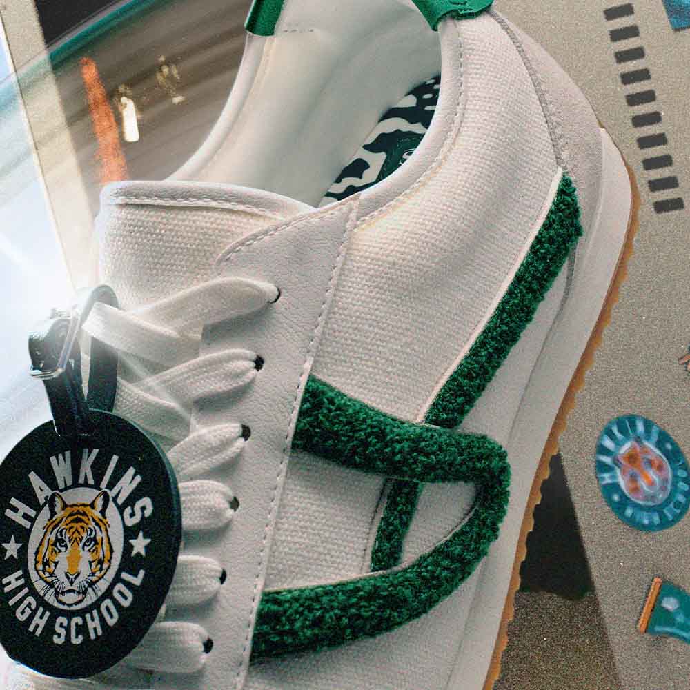 Hawkinshigh-In Men's White Low Top Sneakers image number 5