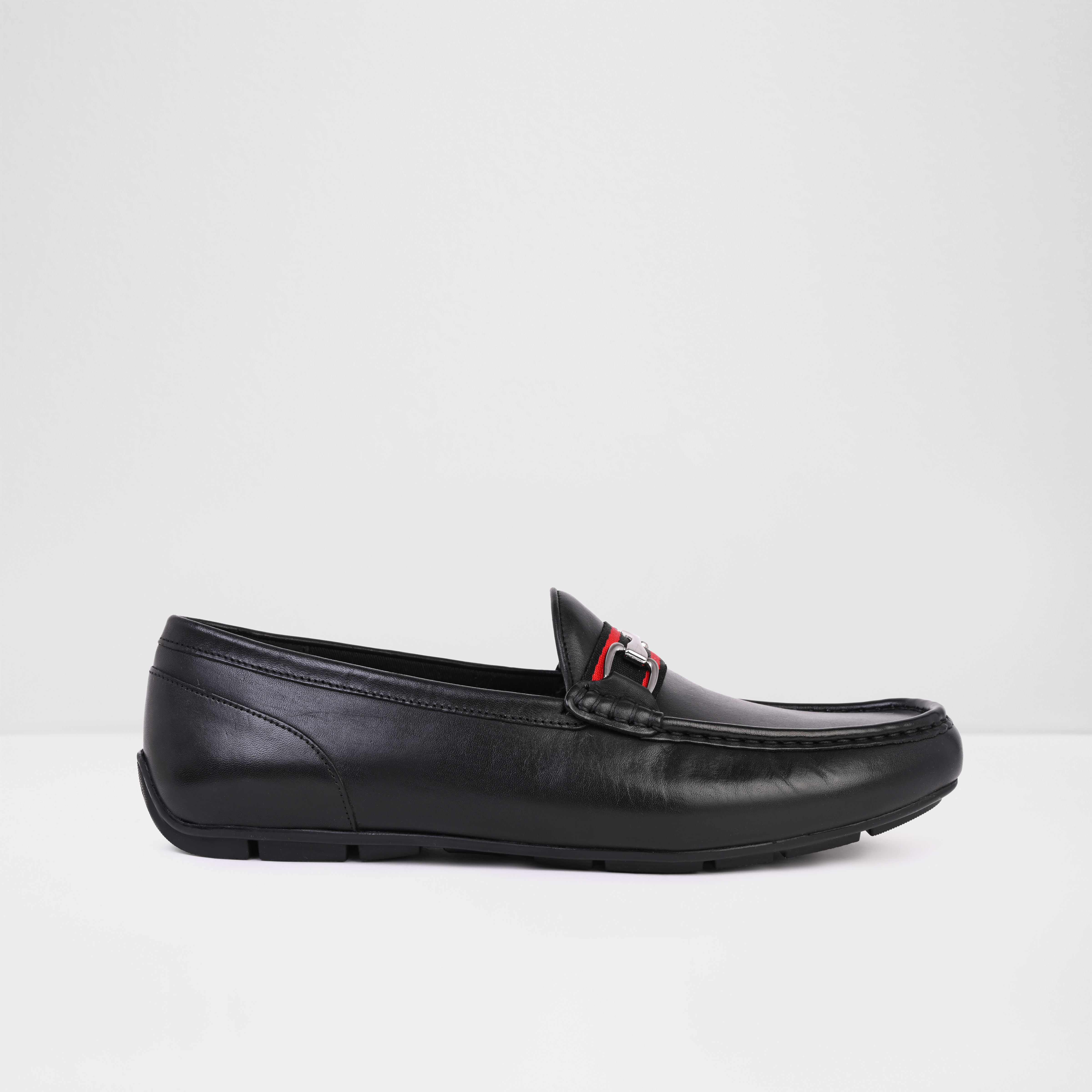Omemeea-In Men's Black Moccasins