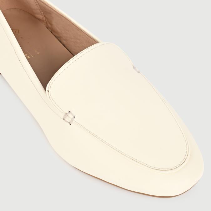 RHILEY100043 image number 5