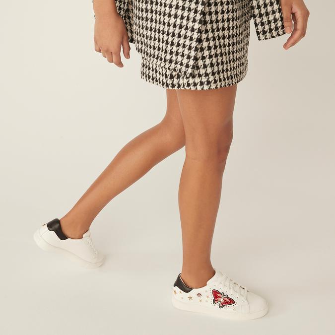 Mariposa Women's White Sneakers image number 1