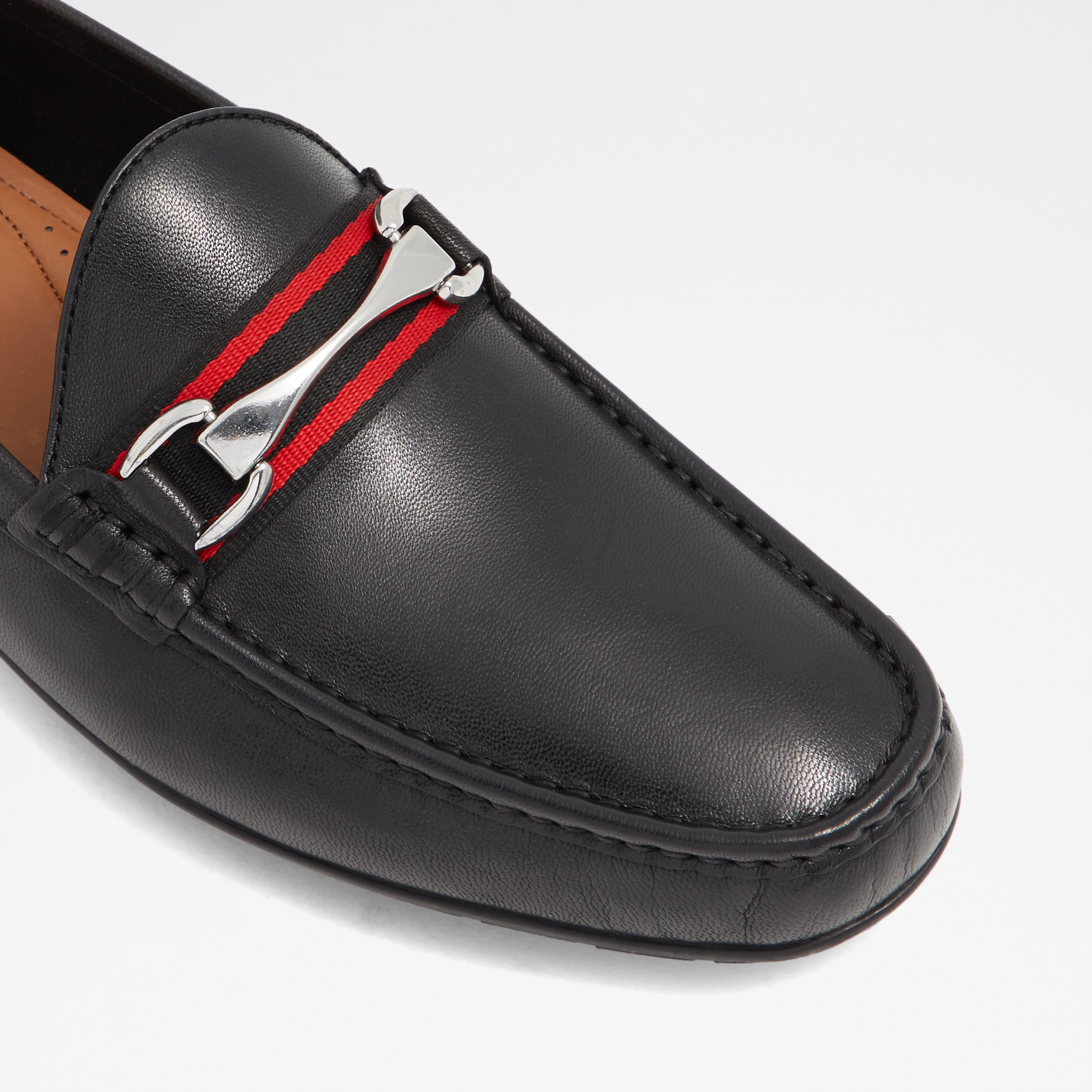Omemeea-In Men's Black Moccasins image number 4