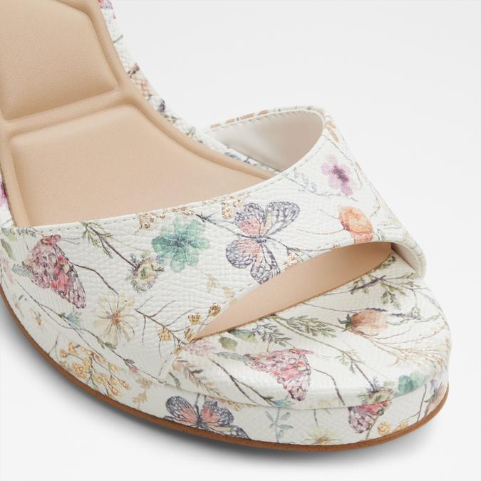 GRACIOUS MULTICOLOR Women Block Heel Sandals image number 4