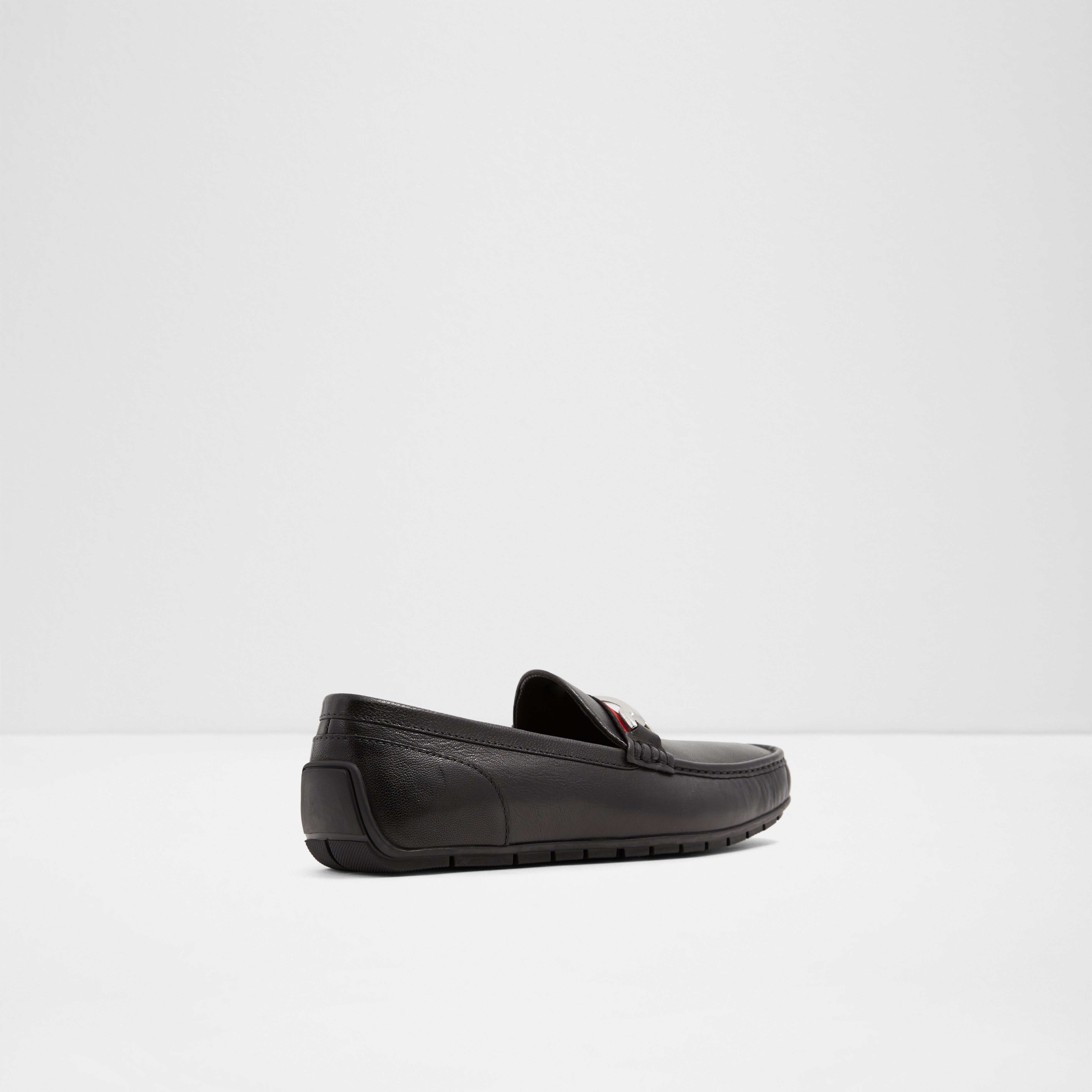 Omemeea-In Men's Black Moccasins