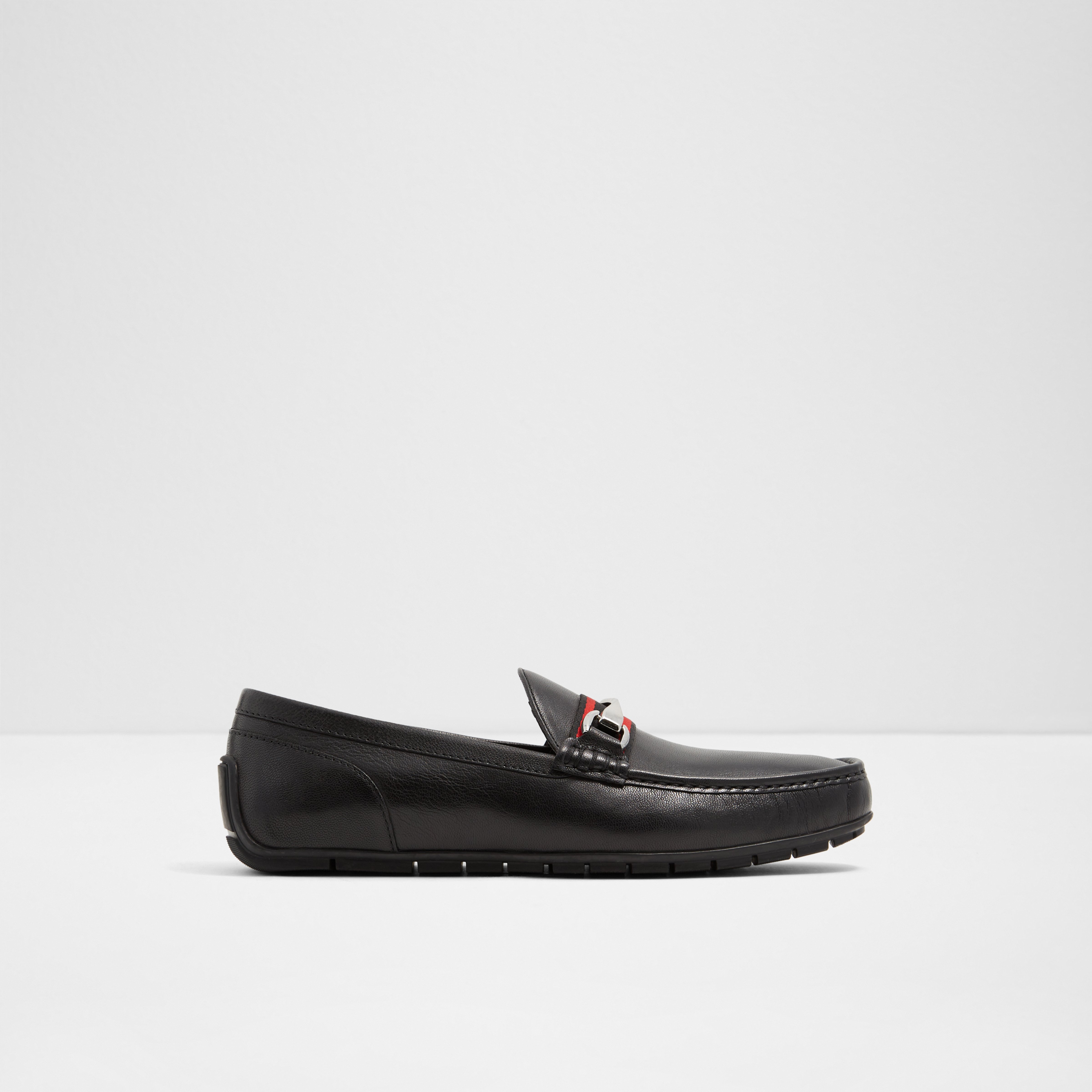 Omemeea-In Men's Black Moccasins
