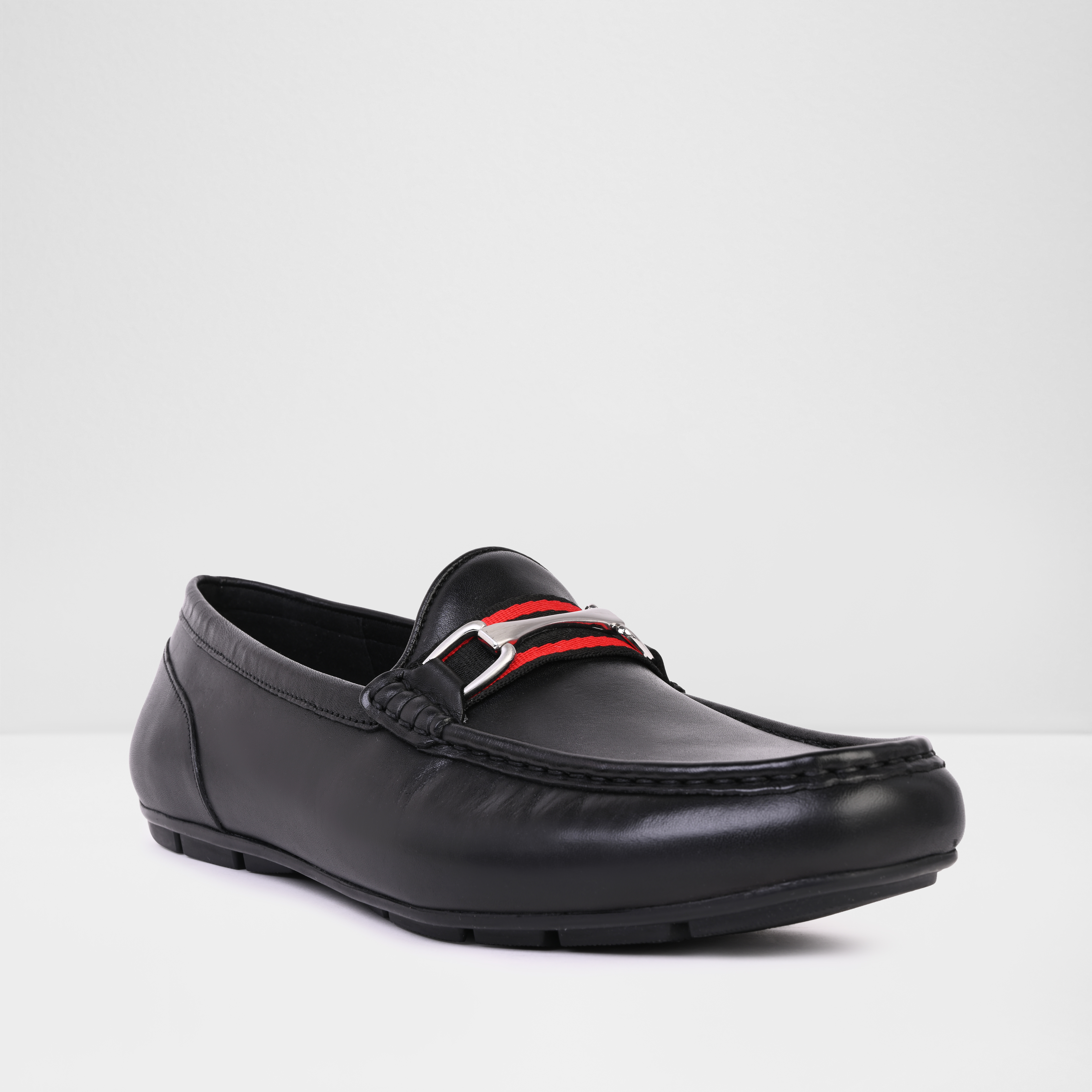 Omemeea-In Men's Black Moccasins image number 4